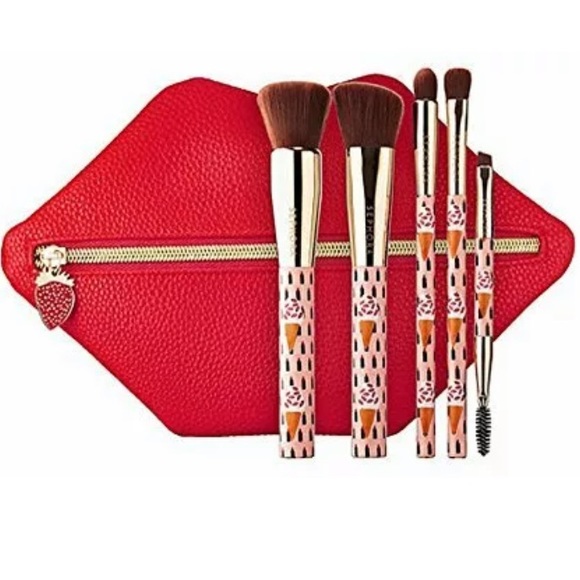 New Berry kissable brush set not tested on animals brand new in pouch - Picture 1 of 5